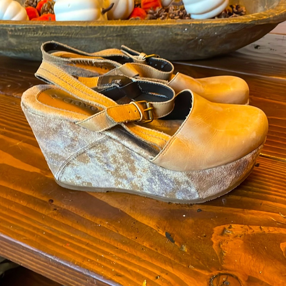 Cravo & Canela Womens US 8.5 wedge suede/leather Size 39 (8.5)